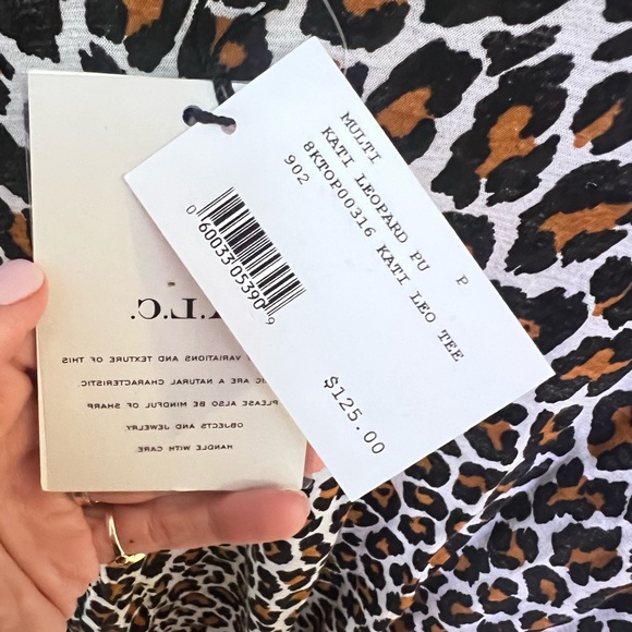 A. L. C.  Kati Leopard Print Twist Sleeve Tee  New, with tags - Picture 4 of 6